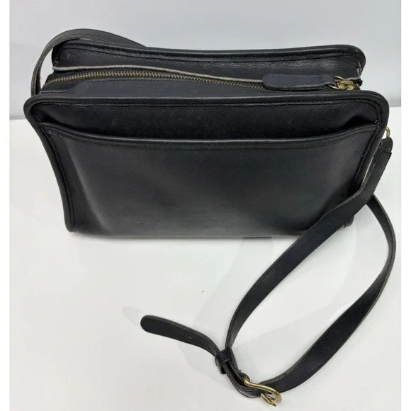 Vintage 80's Coach Swagger 9820 NYC Black Leather Crossbody Shoulder Bag - Picture 2 of 15